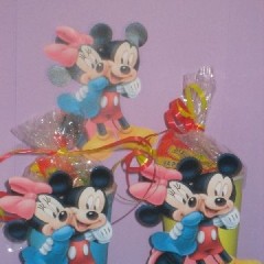 Mickey Minnie baby bekers.