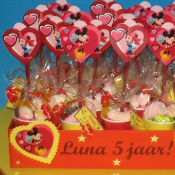 Mickey en minnie traktatie uitdeeldoos.2