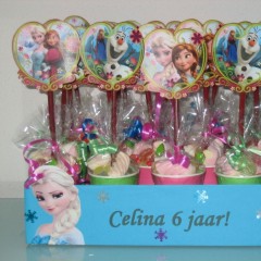Frozen traktatie uitdeeldoos bekers.