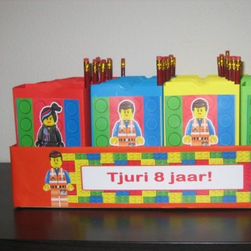 Lego uitdeeldoos.